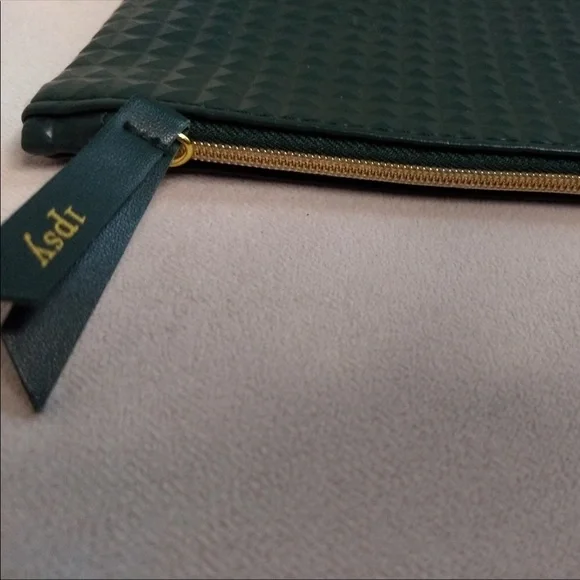 Ipsy raised stud green zipper bag - Picture 5 of 6